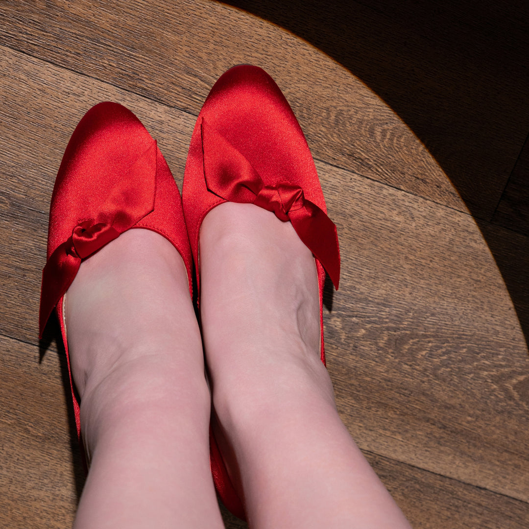 Charlie Stone Shoes vintage 1940s Dior inspired heels luxurious Hollywood style red satin stiletto Vivienne with pointed toe and classic 7.5 cm high-heel silhouette and decorative ribbon detail 