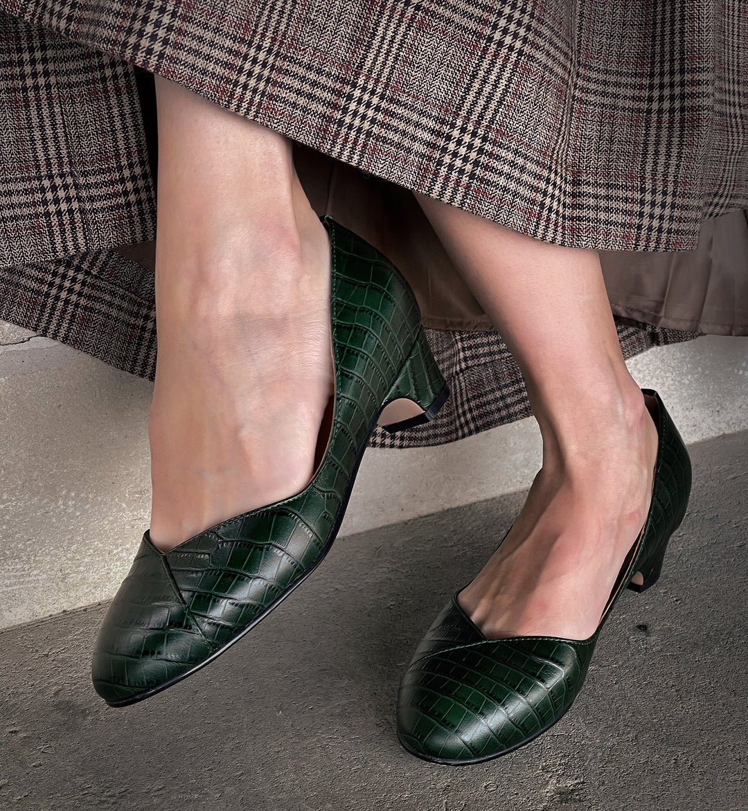 Charlie Stone Shoes classic vintage inspired shoes 1940's pump mini block heel faux croc leather dark emerald green with supportive biomechanical footbed insole arch support, metatarsal pad and heel cup