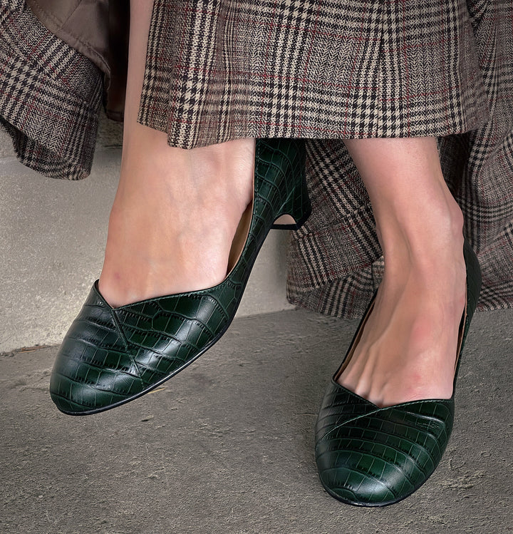 Charlie Stone Shoes classic vintage inspired shoes 1940's pump mini block heel faux croc leather dark emerald green with supportive biomechanical footbed insole arch support, metatarsal pad and heel cup
