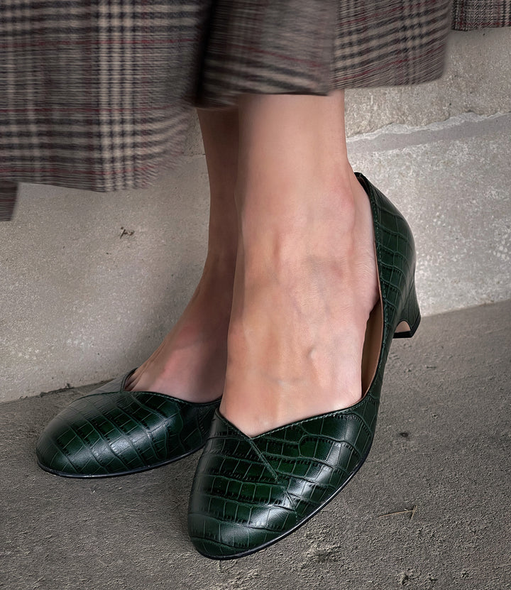 Charlie Stone Shoes classic vintage inspired shoes 1940's pump mini block heel faux croc leather dark emerald green with supportive biomechanical footbed insole arch support, metatarsal pad and heel cup